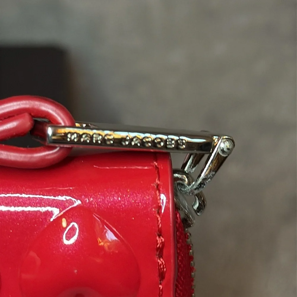 ❤️MARC JACOBS❤️Red Embossed Hearts Patent Leather Phone Wristlet/NWOT